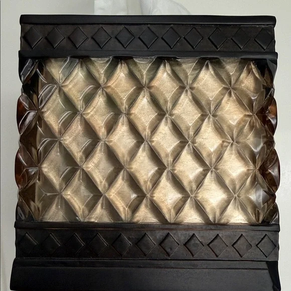 Elegant Brown Tissue Box Holder - Picture 3 of 6